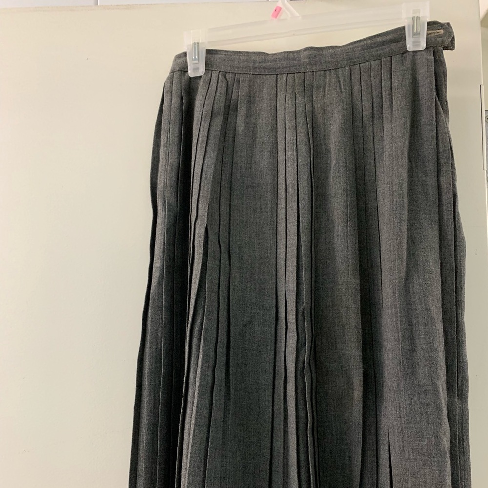 Pleated Gray midi skirt